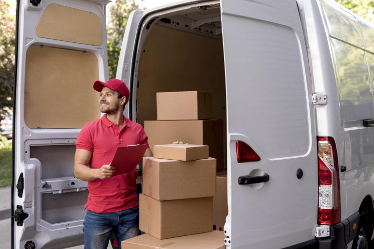 delivery-man-with-clipboard